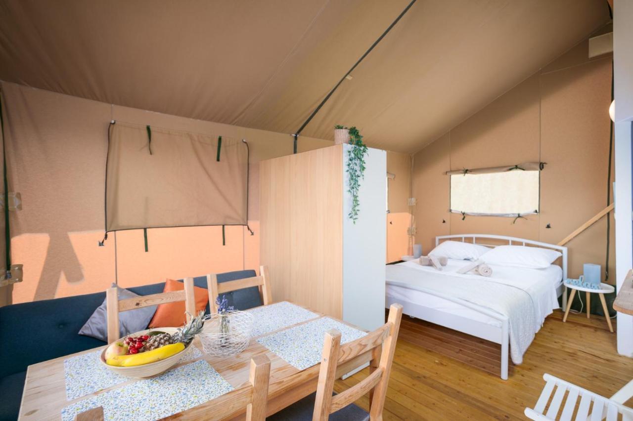 Prima Insula Glamping Hotel Brusici Exterior foto